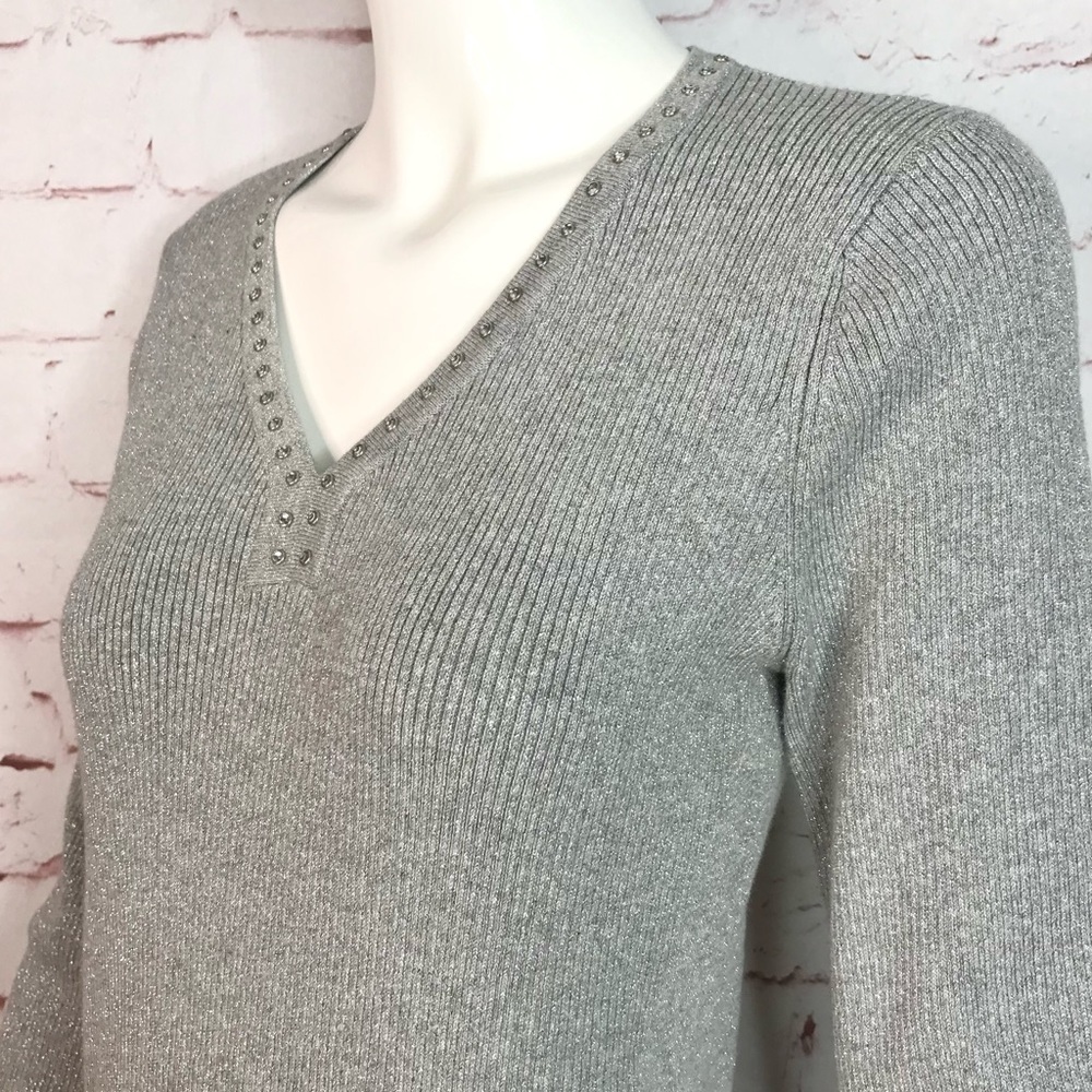 DKNY M Sparkly silver metallic thread grey ribbed V-neck knit top Size Medium - Picture 3 of 15